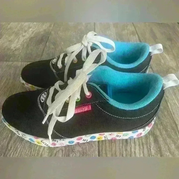 Heelys Black Rainbow Smiley Face  Design 
Skate Shoes size 7 woman - Picture 6 of 8